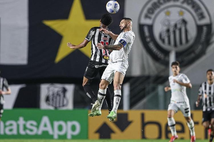 Fotos do jogo entre Santos e Atlético, na Vila Belmiro, em Santos, pela sétima rodada do Campeonato Brasileiro de 2021