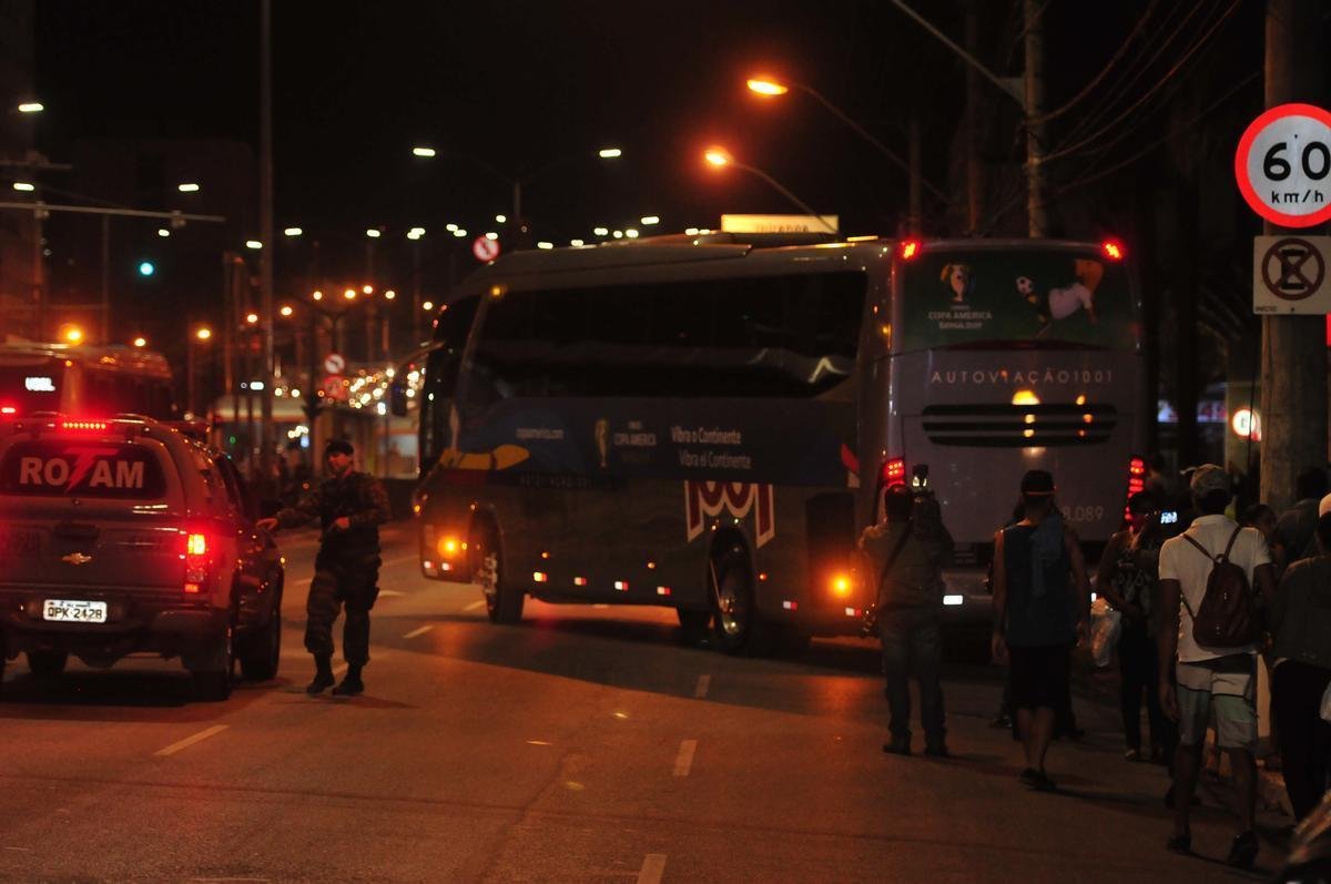 Seleo Brasileira deixou hotel Ouro Minas na noite desta quarta-feira e se despediu de Belo Horizonte, onde venceu a Argentina por 2 a 0 na semifinal da Copa Amrica. Reta final de treinos ser na Granja Comary, em Terespolis. Deciso est marcado para domingo, s 17h, no Maracan
