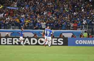 Thiago Neves marcou primeiro gol do Cruzeiro em cobrana de falta