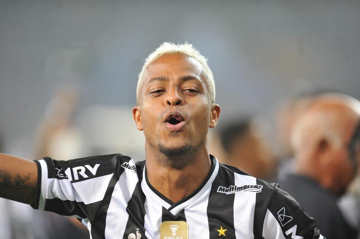 Festa do Atltico no Mineiro pela conquista do tricampeonato mineiro. Galo derrotou o Cruzeiro por 3 a 1 na final nica do estadual. Gols foram de Hulk (2) e Nacho