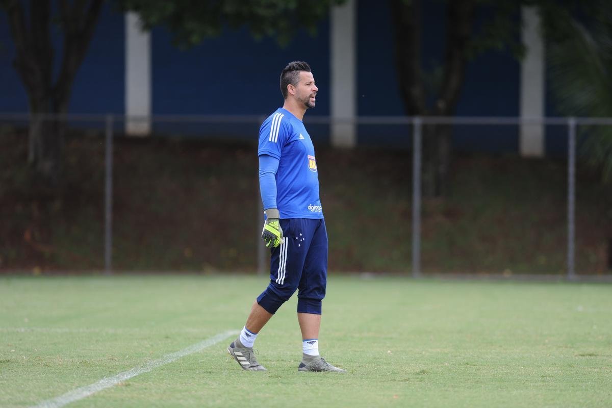 Cruzeiro e Guarani de Divinpolis se enfrentam em jogo-treino neste sbado na Toca II
