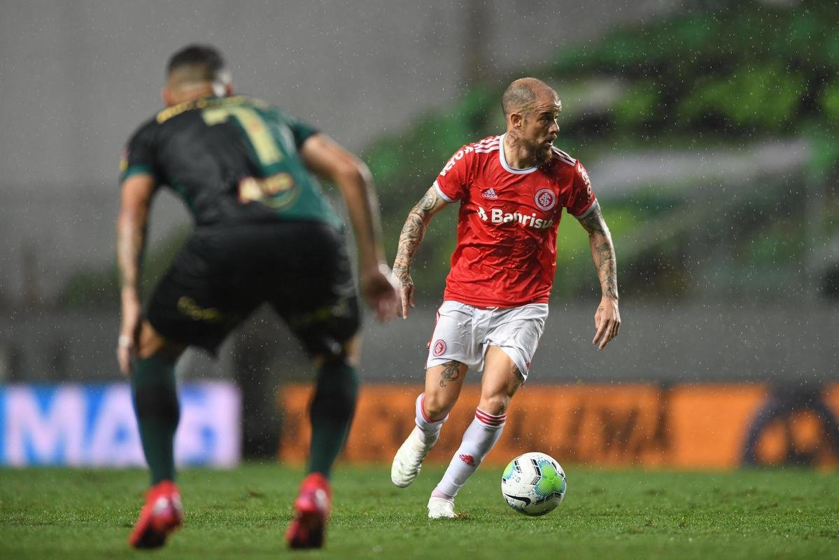 Fotos do jogo entre Amrica e Internacional, no Independncia, em Belo Horizonte, pelas quartas de final da Copa do Brasil