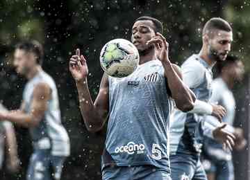 Maior artilheiro estrangeiro da história do Santos é baixa certa para o jogo de ida contra o San Lorenzo