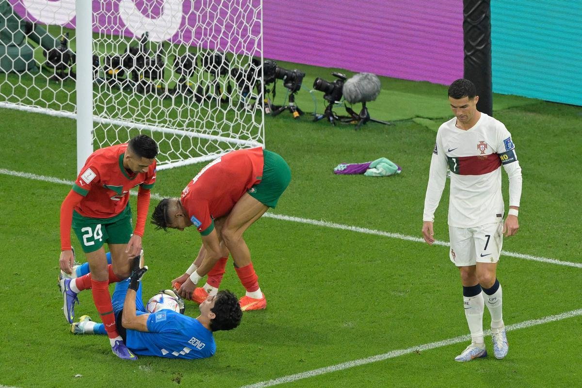 Cristiano Ronaldo chorou muito ao deixar o gramado aps a eliminao de Portugal diante de Marrocos