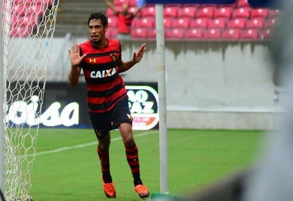 Contra o América-PE, Brocador marcou dois gols no mesmo jogo e já despontava como candidato a artilheiro do Pernambucano