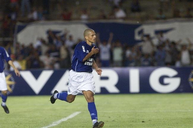 32 - Alex - 64 gols em 123 jogos (2001; 2002 a 2004)