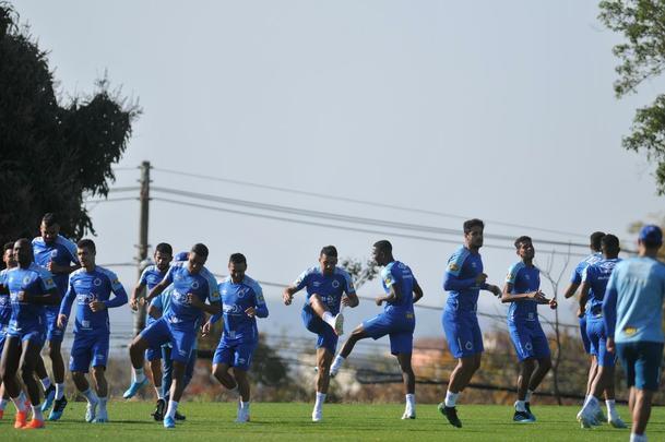 Rogrio Ceni concedeu entrevista coletiva e comandou o primeiro treinamento