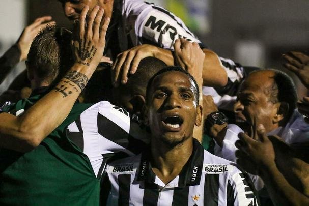 Imagens da vitória do Atlético sobre a URT