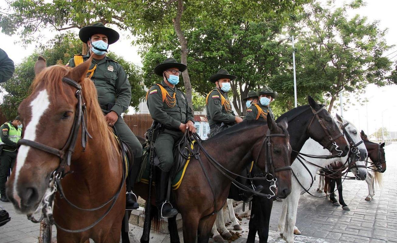 Realizao do jogo entre Amrica de Cli e Atltico no Estdio Romelio Martinez, em Barranquilla, pela Copa Libertadores, indignou manifestantes que protestam contra o governo do presidente Ivn Duque. Pas vive caos social, com greves, paralisaes, manifestaes violentas e choques com a polcia. Ainda assim, Conmebol confirmou partida, o que gerou revolta.