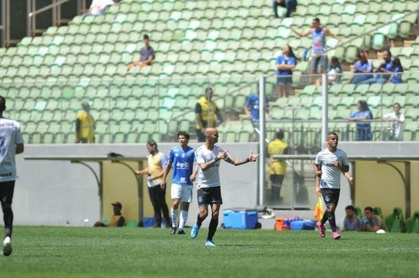 Lances da partida entre Cruzeiro e Grmio, no Independncia, pela 18 rodada do Campeonato Brasileiro