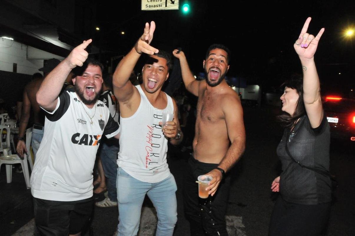 Torcedores do Galo comemoram classificao  final da Copa do Brasil no Bar do Salomo, tradicional reduto atleticano de Belo Horizonte