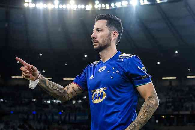 Argentine Ariel Cabral played for Cruzeiro between 2015 and 2021. The midfielder has been without a club since leaving Racing Club de Montevideo, Uruguay, in November.