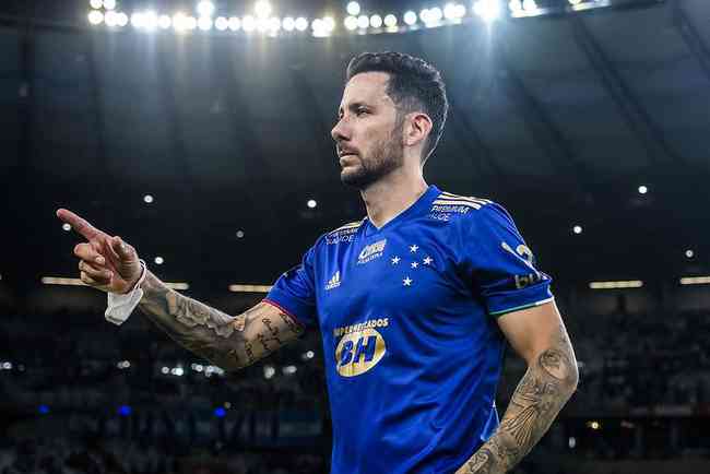 Argentine Ariel Cabral played for Cruzeiro between 2015 and 2021. The midfielder has been without a club since leaving Uruguay's Racing Club de Montevideo in November.