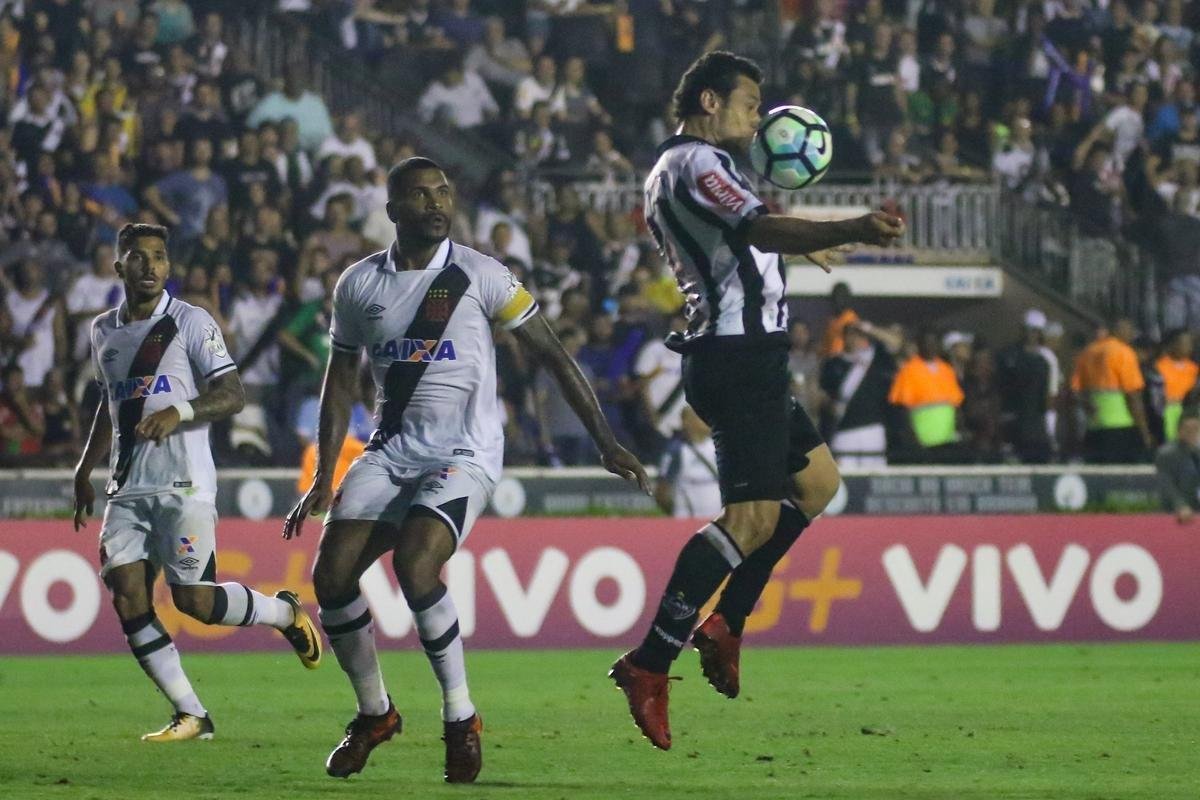 Atltico conquistou um ponto em duelo direto contra o Vasco por vaga na Copa Libertadores 