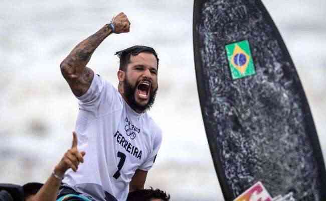 talo Ferreira se tornou o primeiro surfista campeo da histria na Olipada de Tquio