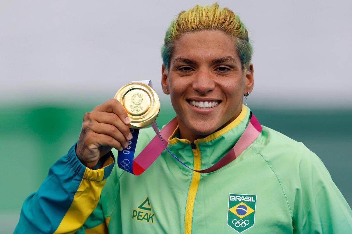 Ana Marcela Cunha fatura o ouro na prova de 10km da maratona aqutica em Tquio 