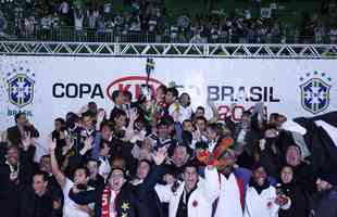 8 - Vasco (cinco ttulos) - quatro Campeonatos Brasileiros (1974, 1989, 1997 e 2000) e uma Copa do Brasil (2011)