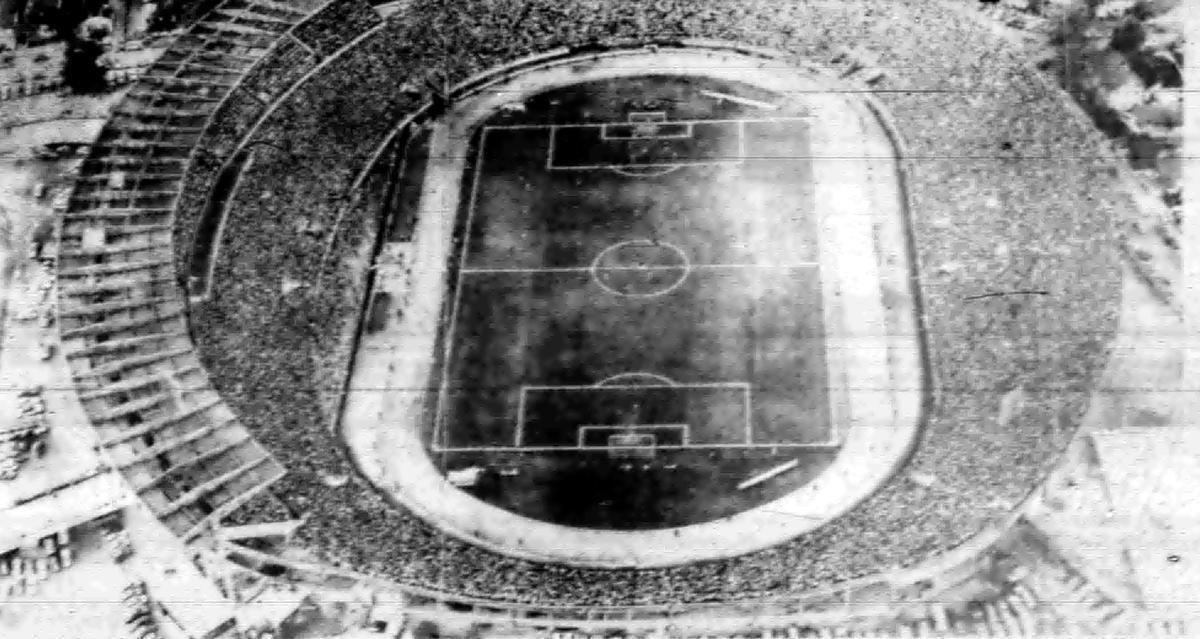 Em 1979 a área de gramado atrás das barras ganhou maior extensão.