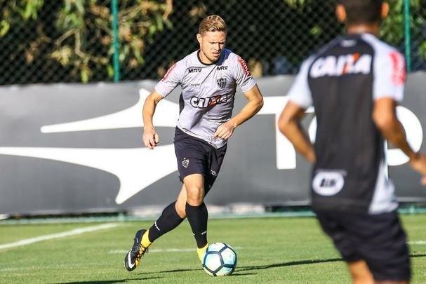 Galo afia pontaria em treino para melhorar nmeros no Brasileiro