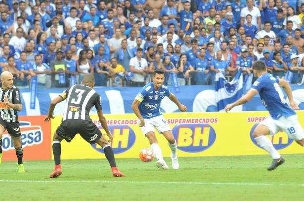 Fotos do primeiro tempo do clssico entre Cruzeiro e Atltico, pela final do Mineiro