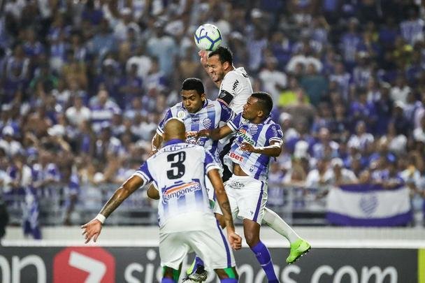 Imagens do jogo disputado no estdio Rei Pel