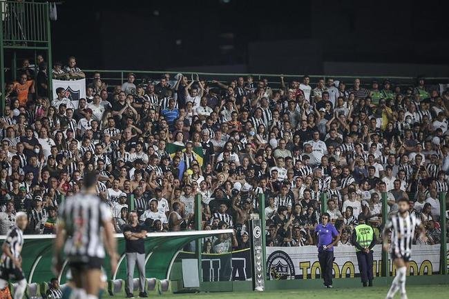Fotos do jogo entre Gois e Atltico no Estdio da Serrinha, em Goinia, pela quarta rodada do Campeonato Brasileiro