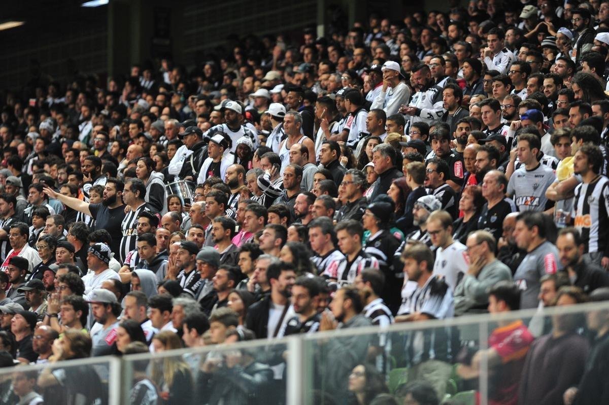 Torcida do Atltico apoiou o time, mas ficou frustrada com gol e derrota no contragolpe