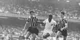 1966 - Pel em lance do jogo Santos x Corinthians.