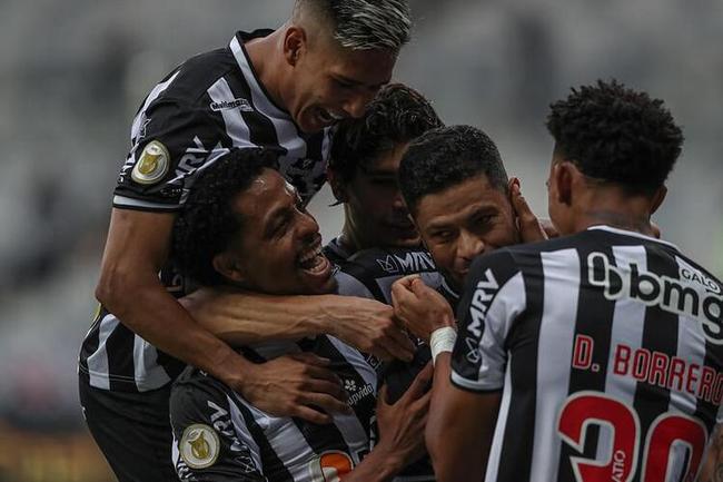 Jogadores do Atlético comemoram gol do time em jogo do Brasileiro