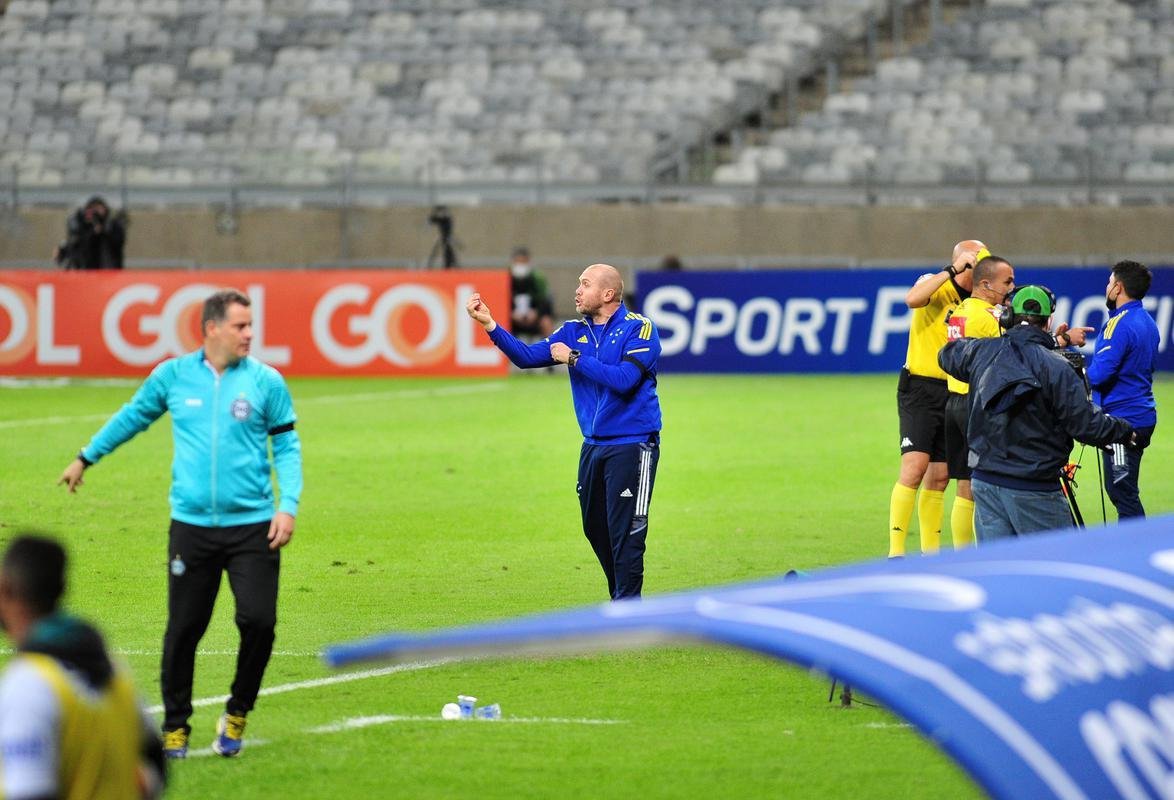 Fotos do jogo entre Cruzeiro e Coritiba, no Mineiro, em Belo Horizonte, pela 10 rodada da Srie B do Campeonato Brasileiro de 2021