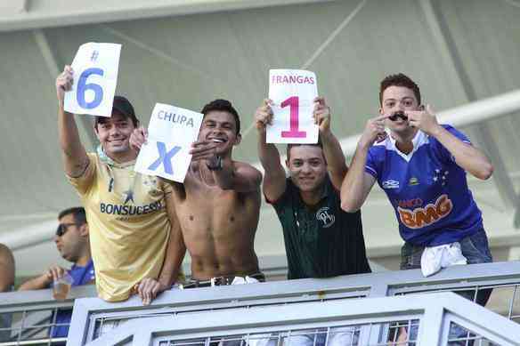 Torcedores do Cruzeiro nas cadeiras do Estdio Independncia