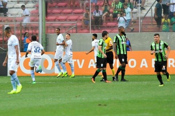 Fotos de América x Grêmio, neste sábado (20/10), no Independência, pela 30ª rodada do Campeonato Brasileiro