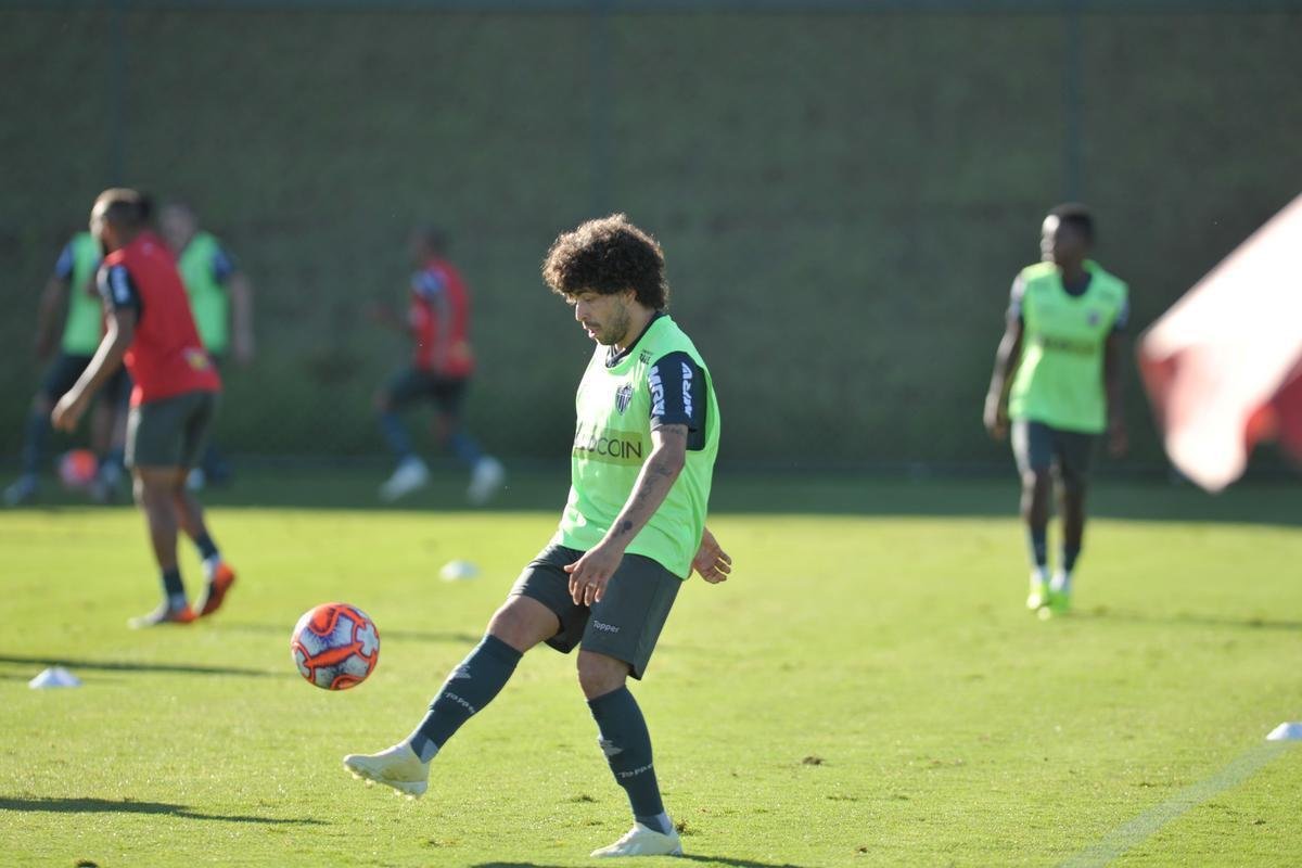 No dia da apresentao de Rver, outro zagueiro tambm chamou ateno: Igor Rabello, que foi a campo pela primeira vez