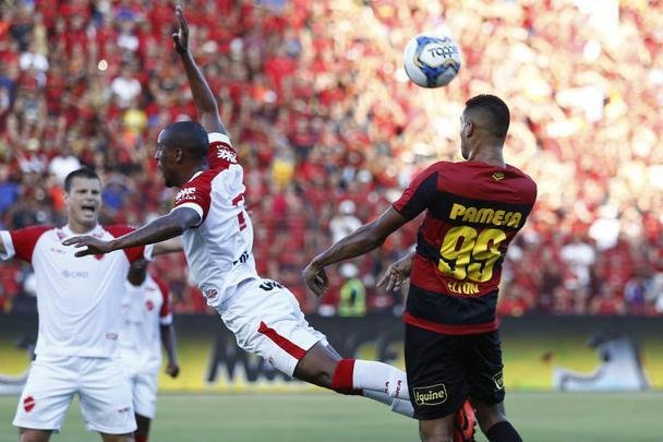 Sport recebe, na tarde deste domingo, confronto diante da equipe do Vila Nova. Jogo pode concretizar o Leão na Série A do próximo ano
