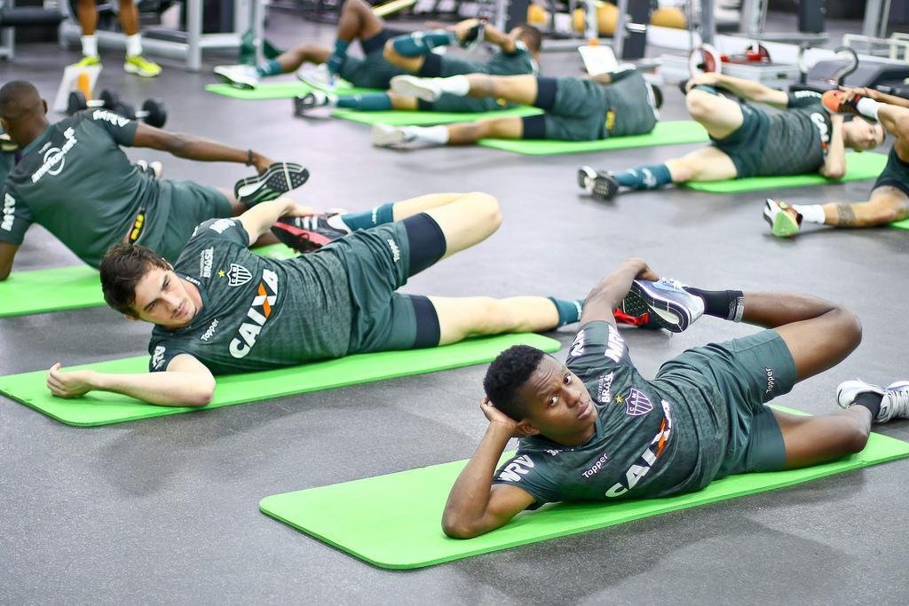Depois da vitria por 3 a 0 sobre o Coimbra, em jogo-treino na Cidade do Galo, os jogadores do Atltico fizeram um trabalho fsico na academia do CT. Veja fotos