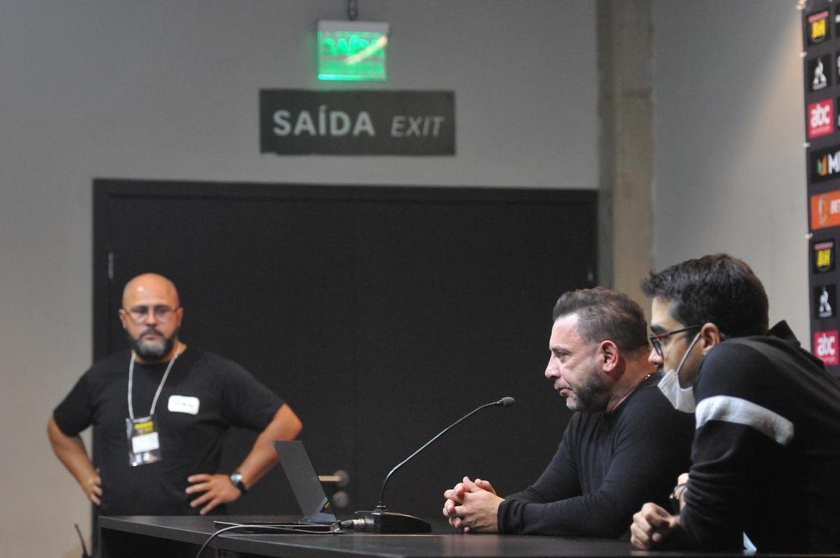 As reaes do tcnico do Atltico, Turco Mohamed, durante a entrevista coletiva, no Mineiro, aps o empate com o Santos