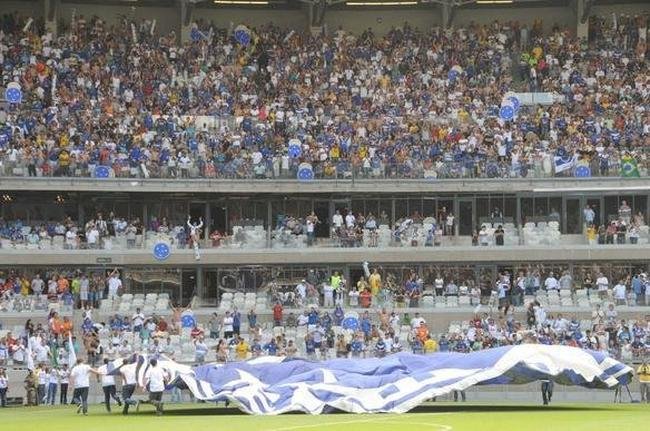 Fotos exclusivas do clssico entre Atltico e Cruzeiro na reabertura do novo Mineiro