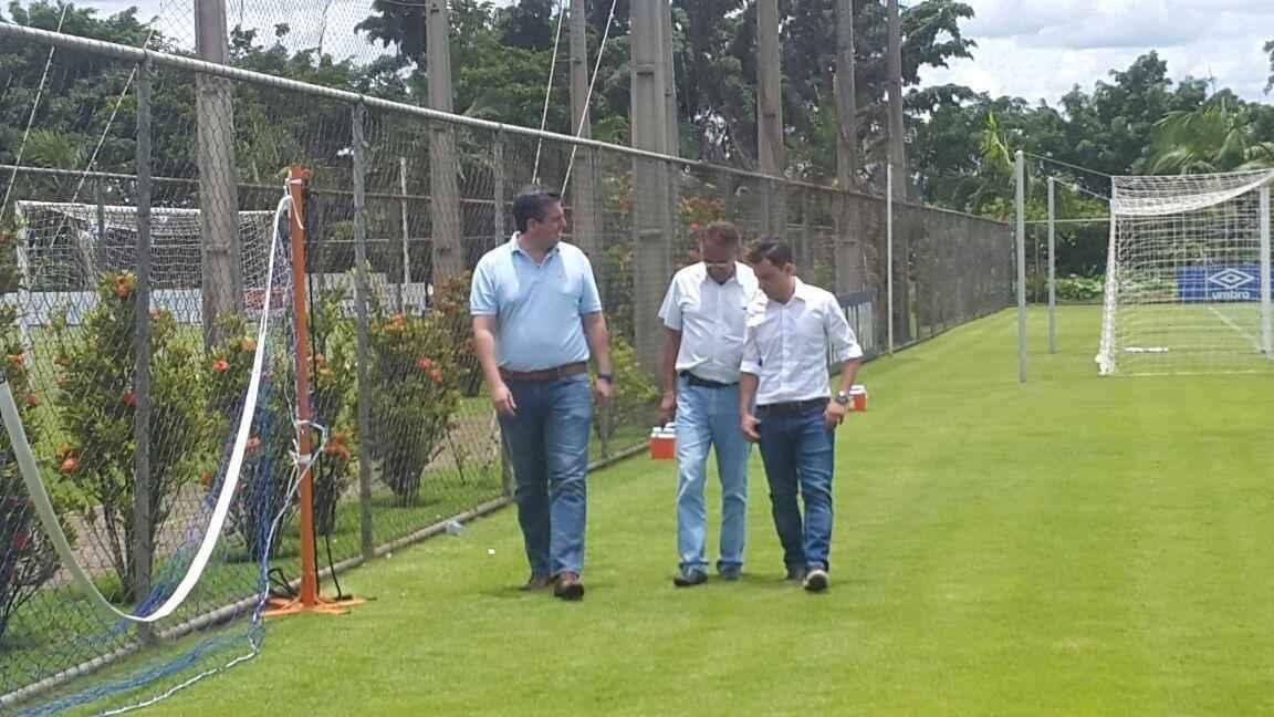 Klauss Cmara acompanhou vitria do Cruzeiro sobre o Arax, por 3 a 0, em jogo-treino na Toca