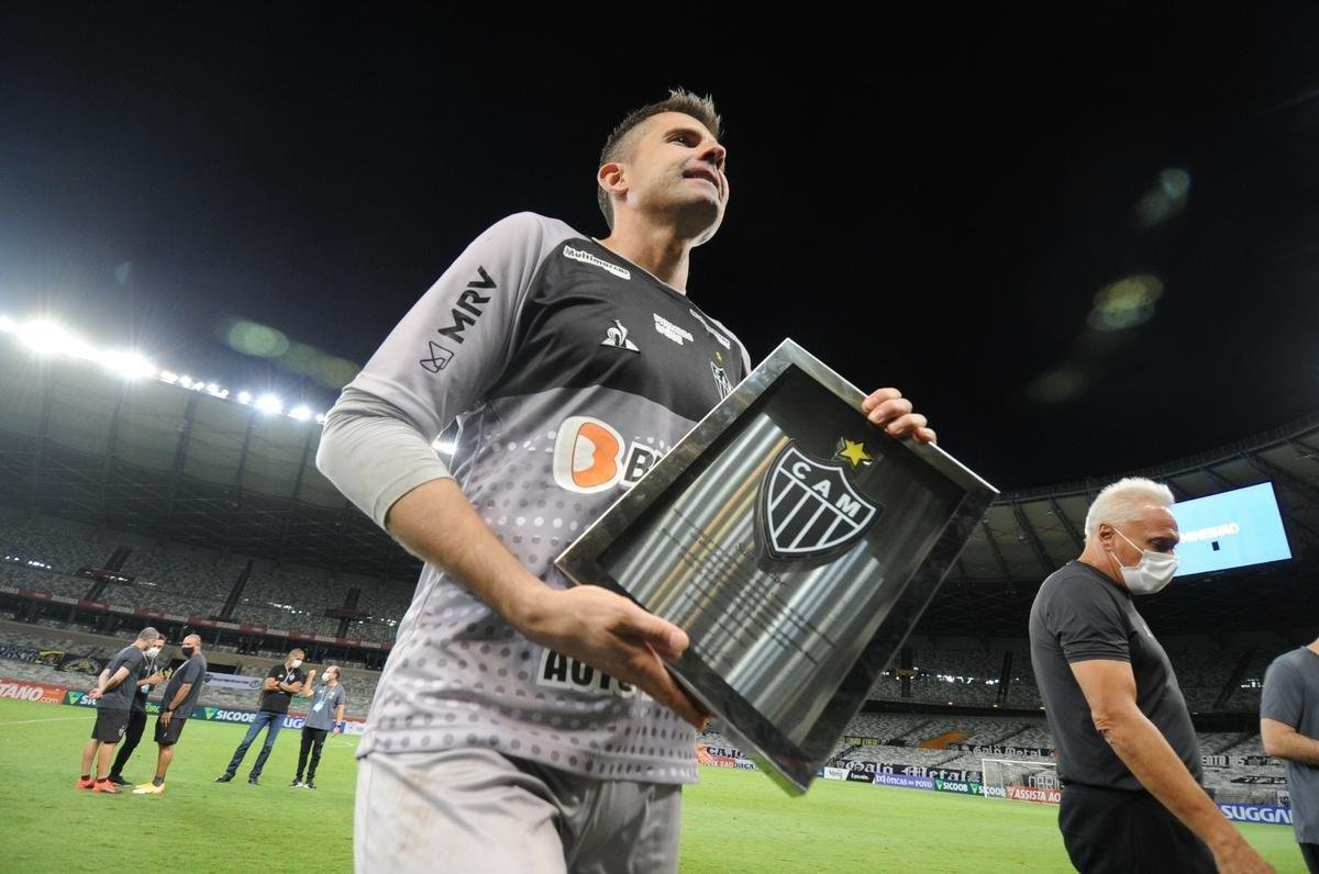Goleiro foi homenageado na despedida dos gramados 