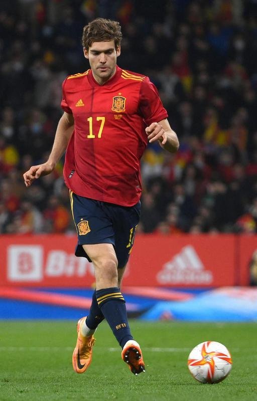 Barcelona: lateral-esquerdo Marcos Alonso (ex-Chelsea)