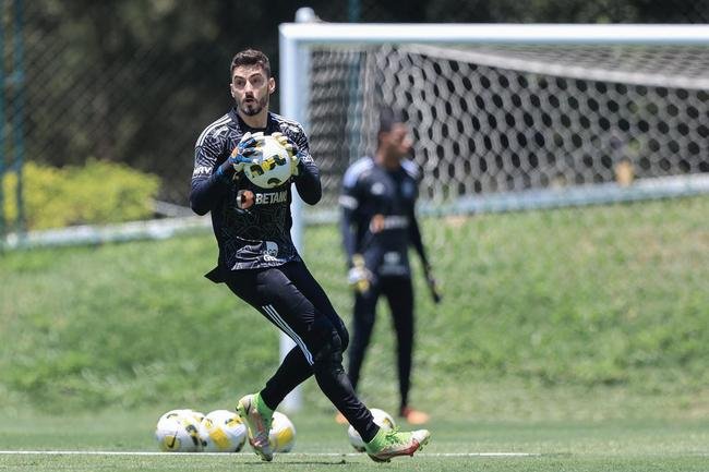 Fotos do treino do Atltico nesta quarta-feira (12/10), na Cidade do Galo. Em recuperao de um incmodo na panturrilha esquerda, Hulk fez funcional no campo e ainda  dvida para o confronto contra o Flamengo, no sbado, s 20h30, no Maracan, pelo Brasileiro