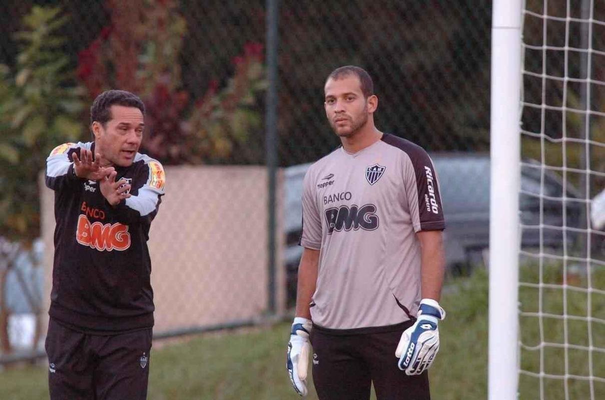 Marcelo - 2010: a pedido de Vanderlei Luxemburgo, Marcelo chegou ao Atl�tico em mar�o de 2010. Ficou no clube por pouco mais de seis meses. Disputou quatro jogos e sofreu dez gols.