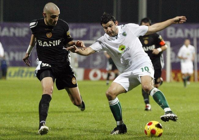 Maicon defendeu o Nacional da Ilha da Madeira na temporada 2008 / 2009. Dali, transferiu-se para o Porto