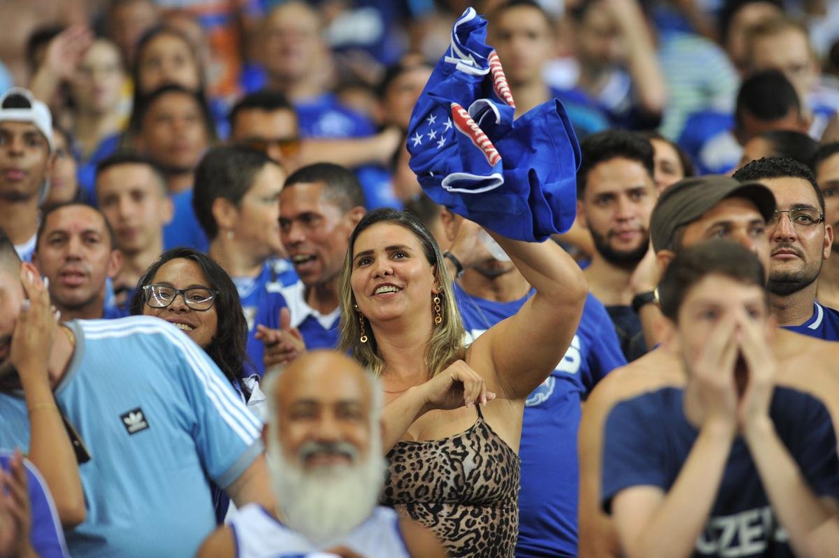 Cruzeiro estreou terceiro uniforme, o ltimo produzido pela Umbro