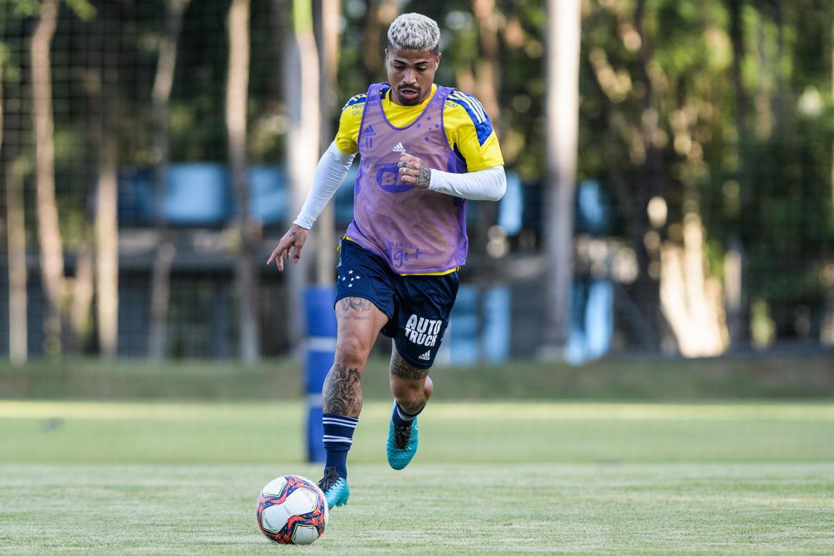 Fotos do treino do Cruzeiro no CT SM Sports, em Londrina, antes da partida contra o Londrina pela Srie B. Duelo ser nesta sexta, s 21h30, no estdio do Caf, em Londrina, interior do Paran