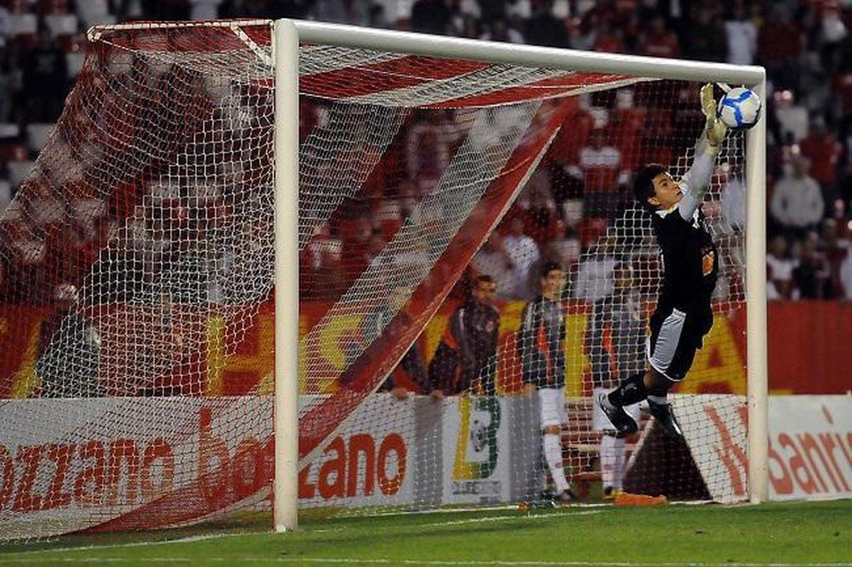 Renan Ribeiro - 2010 a 2013: Cria da base atleticana, chegou ao profissional em 2010, aos 20 anos, e ganhou a posi��o dos concorrentes F�bio Costa e Aranha, criticados pela torcida. Apesar da expectativa de uma carreira promissora, n�o se firmou e tamb�m enfrentou rejei��o de parte da torcida. Com as chegadas de Victor e Giovanni, passou a ser a terceira op��o no elenco. Em  2013, se transferiu para o S�o Paulo. Foram 80 jogos pelo Galo e 100 gols sofridos. Foi campe�o mineiro em 2010 e 2012. 