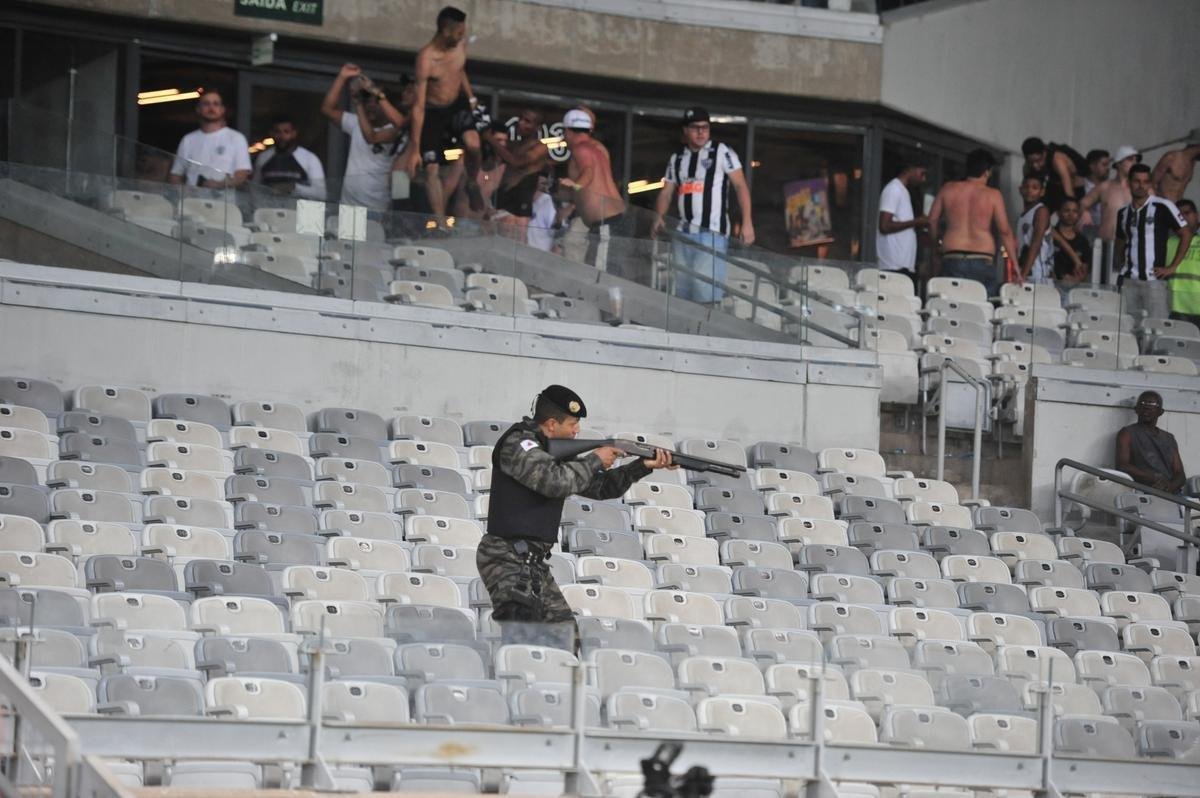 Atleticanos invadiram camarote de cruzeirenses, e torcedores entraram em confronto