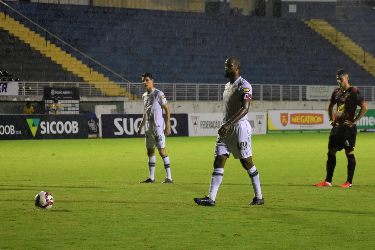Messias abriu o placar para o América no primeiro tempo, em cobrança de pênalti