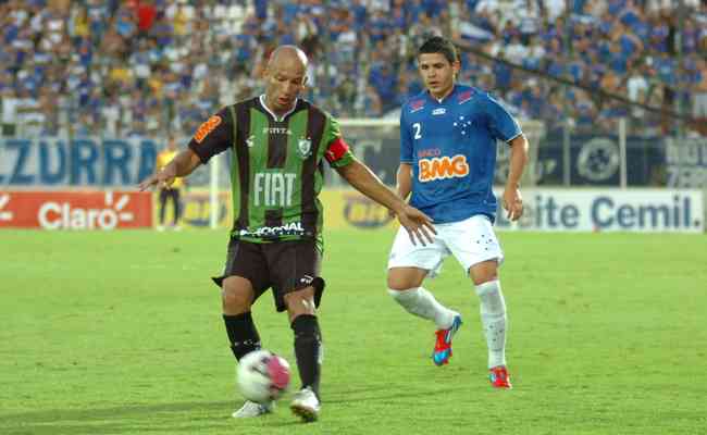 Fbio Jnior (esq), do Amrica, e Diego Renan (dir), do Cruzeiro