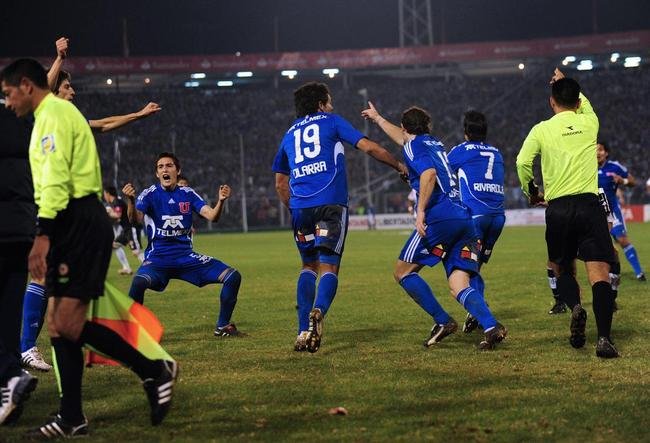 Oitavas de final de 2010 - Universidad de Chile, do Chile, venceu o Alianza Lima, do Peru, por 1 a 0 fora de casa no primeiro jogo. Na segunda partida, empatou em casa por 2 a 2 e se classificou.